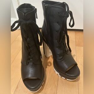 Jessica Simpson Lizzah open to Black High Heel Ankle Boots white sole sz 8